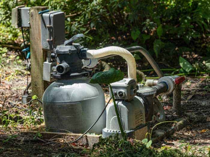 Pumpe und Filtersystem für Teich (depositphotos.com) Pumpe und Filtersystem für Teich (depositphotos.com)